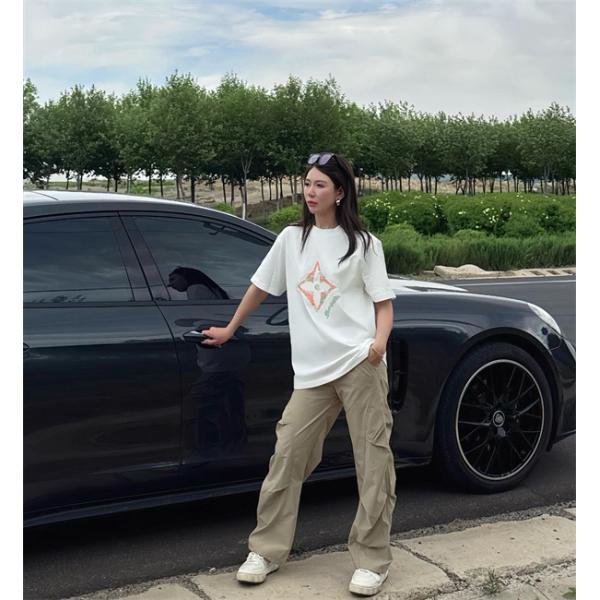 半袖Tシャツ ホワイト ルイヴィトン コピー クルーネック モノグラムフラワー風フロントデザイン ドット調ロゴ Louis Vuitton
