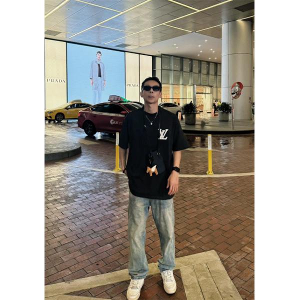 バックロゴ 半袖Tシャツ ルイヴィトン コピー ブラック オーバーサイズ LVモチーフ フラワー グラフィック Louis Vuitton