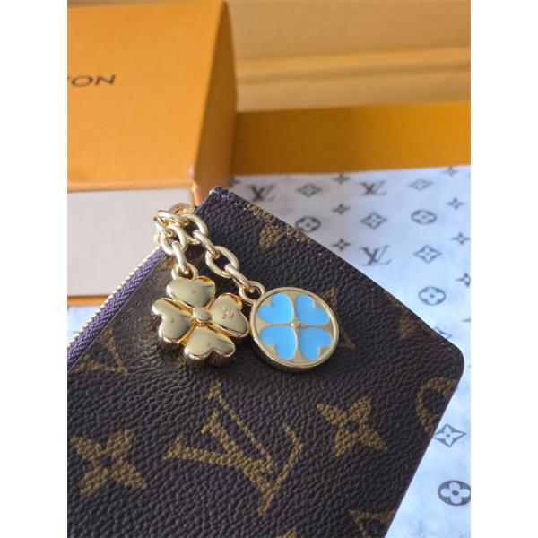 Louis Vuitton コピー ルイヴィトン M27770 カードケース モノグラム ブルー配色 チャーム付き コインケース ファスナー N級品 コンパクト財布 日本限定風