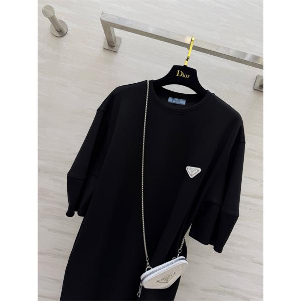 PRADAプラダロングtシャツコピー★2026トレンドファッション性抜群スタイリッシュ★ミニバッグ付き