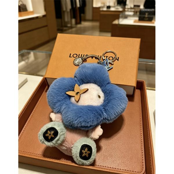 芸能人愛用2026トレンドルイビトンキーホルダーコピーAnger Forestシリーズ人気LOUIS VUITTON