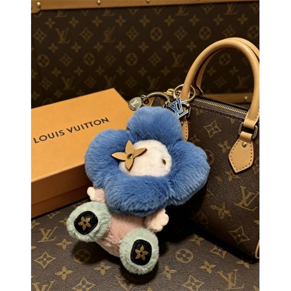 芸能人愛用2026トレンドルイビトンキーホルダーコピーAnger Forestシリーズ人気LOUIS VUITTON