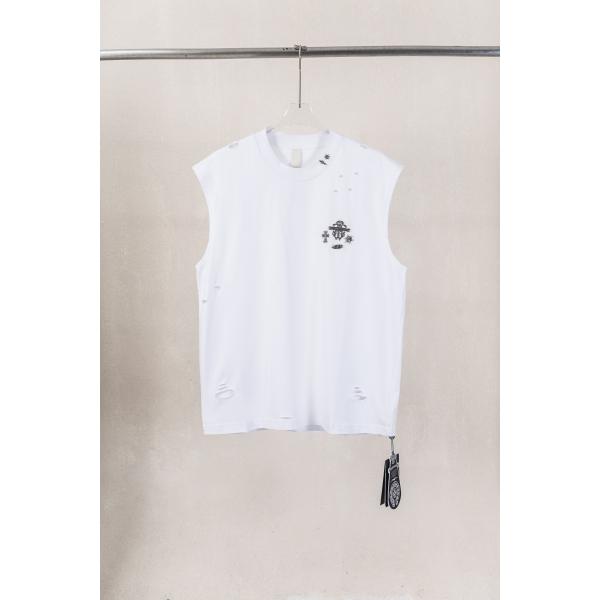 ノースリーブTシャツ ホワイト クロムハーツ コピー Chrome Hearts ダメージ加工 破れデザイン メタルクロス装飾 スタッズ風パーツ ワンポイントロゴ 綿素材 通気性 クルーネック ルーズシルエット ストリート ユニセックス 夏人気