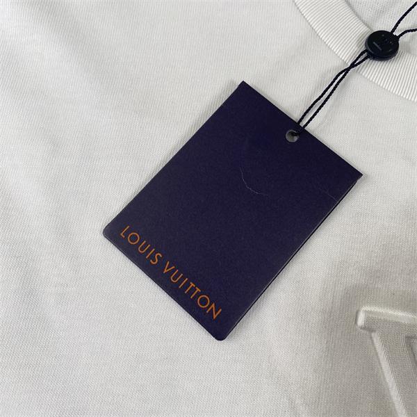 エンボスロゴ 半袖Tシャツ ルイヴィトン コピー Louis Vuitton メンズ レディース 立体モノグラム シンプル 高級感 無地 クルーネック