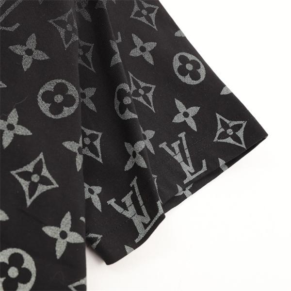  メンズ 半袖Tシャツ モノグラム総柄 ゴールドラインアート クルーネック 夏向け ルイヴィトン コピー LOUIS VUITTON