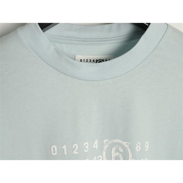 ナンバーロゴプリント コピー Maison Margiela 半袖Tシャツ ペールブルー クルーネック フロント数字デザイン メゾンマルジェラ