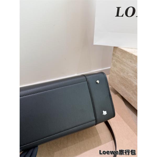  ラックトラベルバッグ アナグラム型押し シボ調ボディ 肩掛けストラップ ハンドバッグ仕様 ロエベ コピー LOEWE