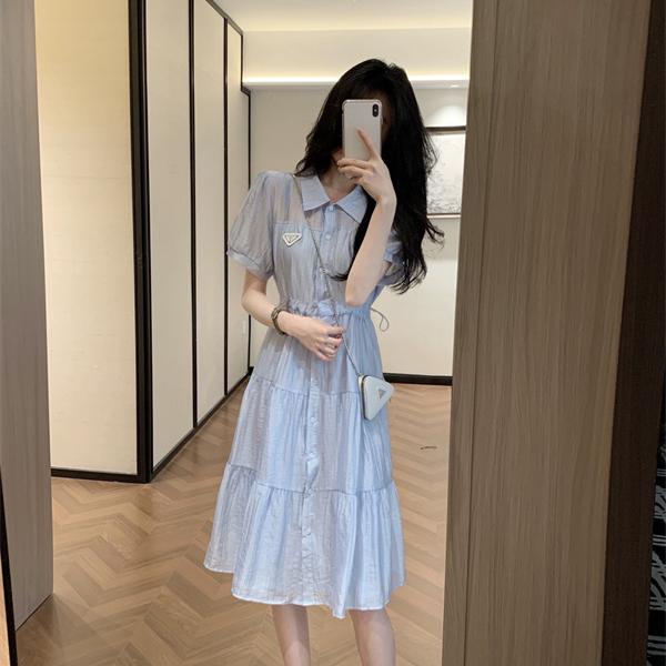 ティアードシャツワンピース PRADA 胸元トライアングルロゴ プラダ コピー ライトブルー ホワイト 半袖 パフスリーブ ウエストドローコード