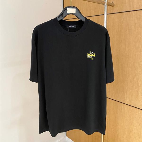 アミリ コピー ワンポイン AMIRI トロゴ 半袖Tシャツ クロスモチーフ ホワイト ブラック クルーネック シンプルボディ