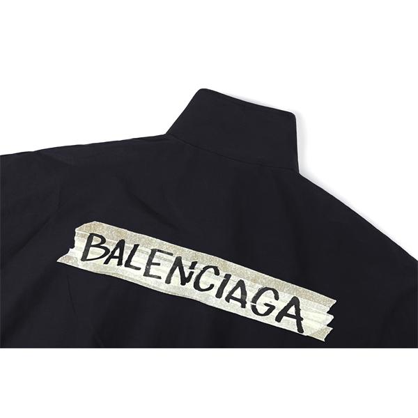 ブラック ジップアップジャケット BALENCIAGA テープ風ロゴ バレンシアガ コピー スタンドカラー 胸元ワンポイント 背面ビッグロゴ