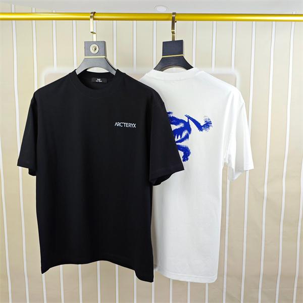ブラック 半袖Tシャツ ARC'TERYX 胸元ロゴ アークテリクス コピー 背面バードスケルトンプリント クルーネック ホワイトカラー展開