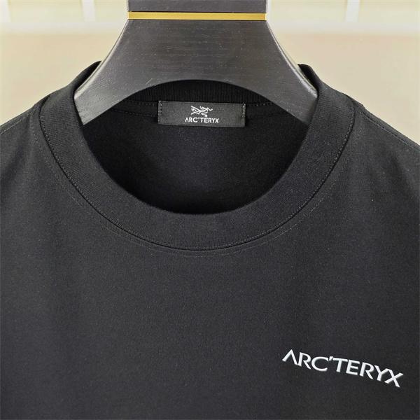 ブラック 半袖Tシャツ ARC'TERYX 胸元ロゴ アークテリクス コピー 背面バードスケルトンプリント クルーネック ホワイトカラー展開