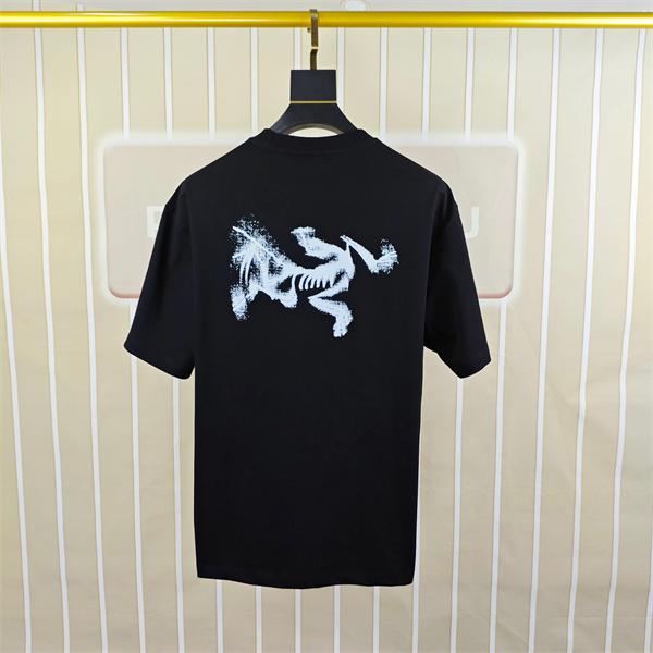 ブラック 半袖Tシャツ ARC'TERYX 胸元ロゴ アークテリクス コピー 背面バードスケルトンプリント クルーネック ホワイトカラー展開