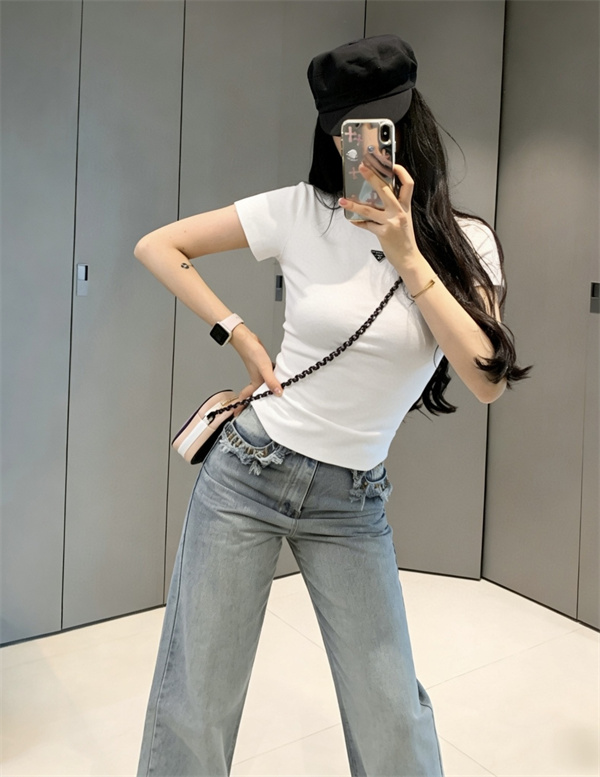 ❤2026ssプラダtシャツスーパーコピーPRADA高級感刺繍ロゴ上質なシンプルデザイン