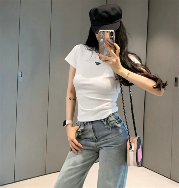 ❤2026ssプラダtシャツスーパーコピーPRADA高級感刺繍ロゴ上質なシンプルデザイン