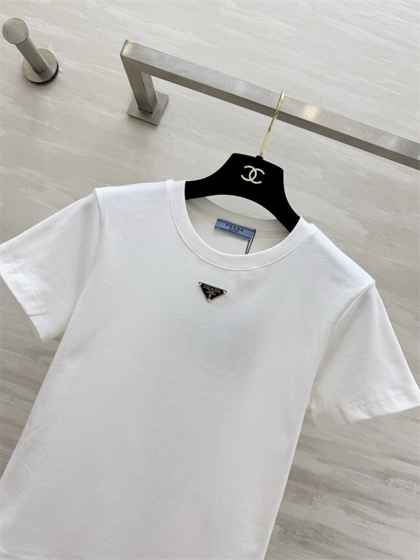 ❤2026ssプラダtシャツスーパーコピーPRADA高級感刺繍ロゴ上質なシンプルデザイン