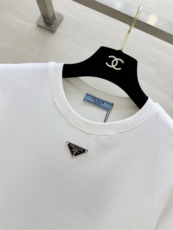❤2026ssプラダtシャツスーパーコピーPRADA高級感刺繍ロゴ上質なシンプルデザイン