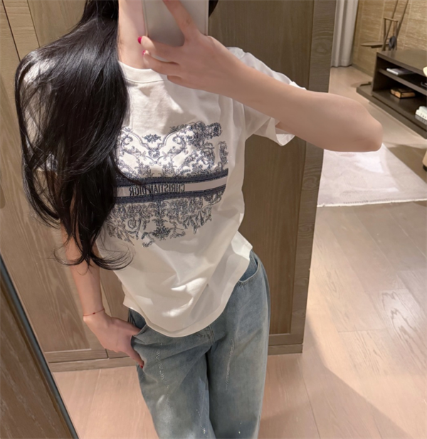 DIOR大人気❤ディオールtシャツコピー2026トレンド春夏オシャレコーディネート半袖