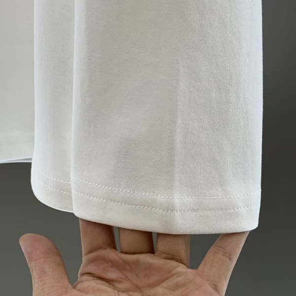 AMIRI アミリ ロングTシャツ メンズ レディース ロゴプリント 長袖Tシャツ クルーネック シンプル 無地風 ストリート ユニセックス