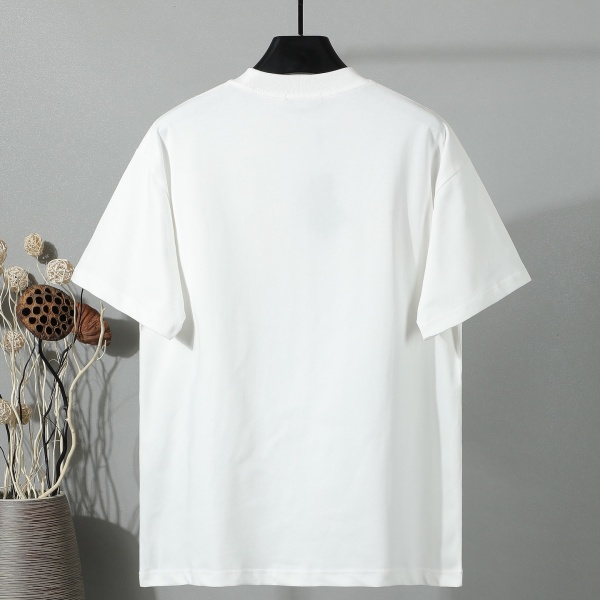 プラダ コピー 半袖Tシャツ 早春新作 胸ポケット金具付き PRADA 軽奢主義 男女ユニセックス 通勤必須アイテム 正規版 比較歓迎