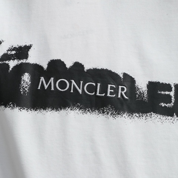 MONCLER モンクレール 半袖Tシャツ メンズ ロゴプリント スプレーデザイン クルーネック コットン カジュアル ストリート 夏
