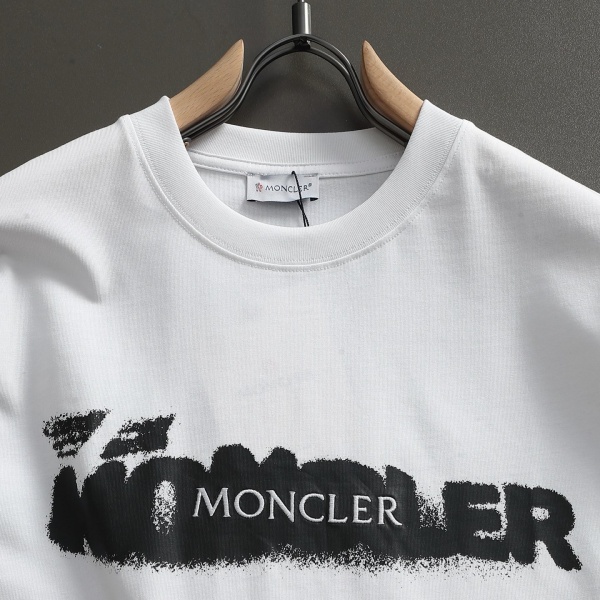 MONCLER モンクレール 半袖Tシャツ メンズ ロゴプリント スプレーデザイン クルーネック コットン カジュアル ストリート 夏