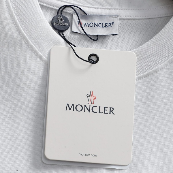 MONCLER モンクレール 半袖Tシャツ メンズ ロゴプリント スプレーデザイン クルーネック コットン カジュアル ストリート 夏
