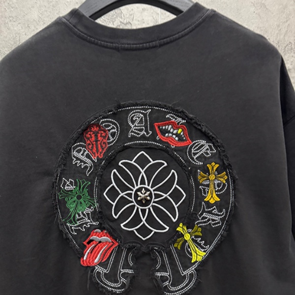 CHROME HEARTS クロムハーツ 2026新作 メンズ 半袖Tシャツ ヴィンテージウォッシュ クロスロゴ 刺繍 グラフィック オーバーサイズ  【商品説明】