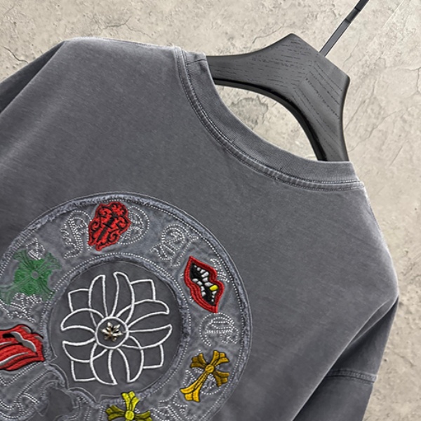 CHROME HEARTS クロムハーツ 2026新作 メンズ 半袖Tシャツ ヴィンテージウォッシュ クロスロゴ 刺繍 グラフィック オーバーサイズ  【商品説明】