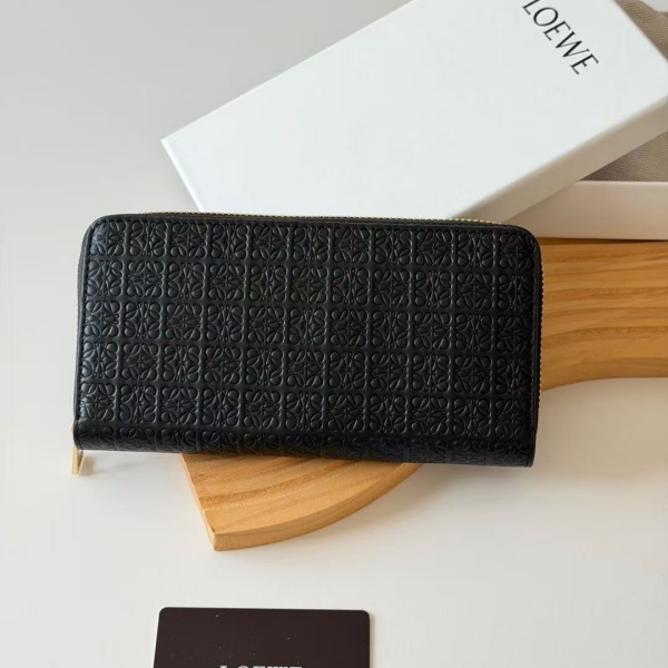 LOEWE ロエベ 2026新作 レディース ラウンドファスナー 長財布 エンボスレザー 編み込み風 ウォレット 上品 シンプル