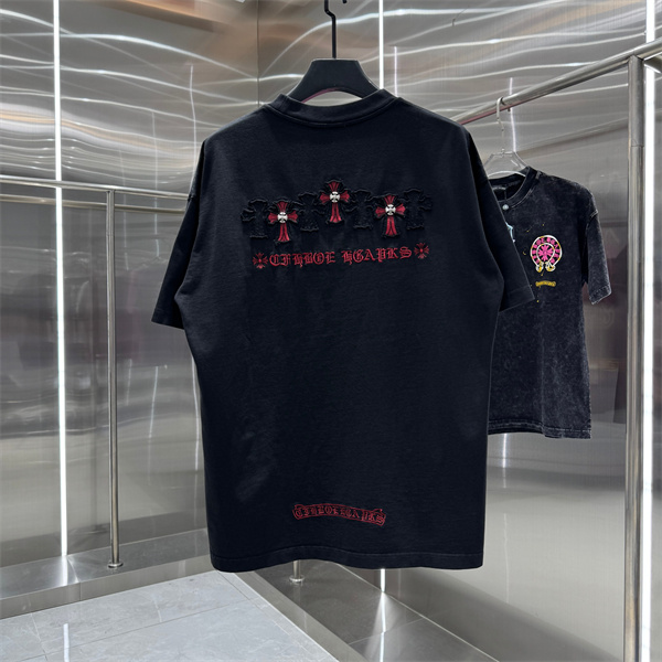 ブラックウォッシュ 半袖Tシャツ Chrome Hearts クロスパッチ装飾 クロムハーツ コピー レッドクロス 胸元ワンポイント バックロゴ