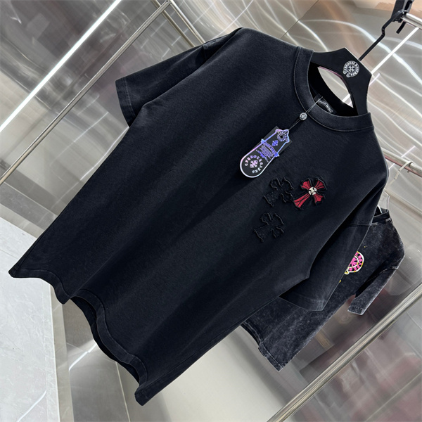ブラックウォッシュ 半袖Tシャツ Chrome Hearts クロスパッチ装飾 クロムハーツ コピー レッドクロス 胸元ワンポイント バックロゴ