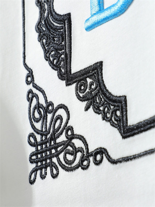  ホワイト 半袖Tシャツ DIOR ブルーロゴ刺繍 ディオール コピー ブラックフレーム装飾 クルーネック 無地バックデザイン