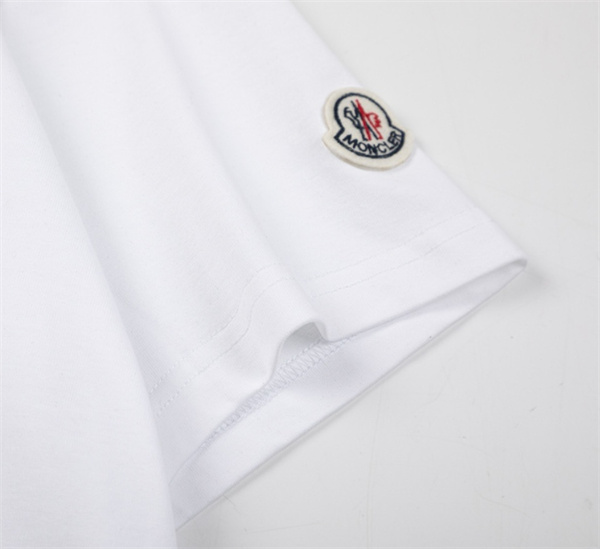 ブラック ホワイト 半袖Tシャツ MONCLER アウトラインロゴ モンクレール コピー 袖ワッペン クルーネック ブラックラインプリント