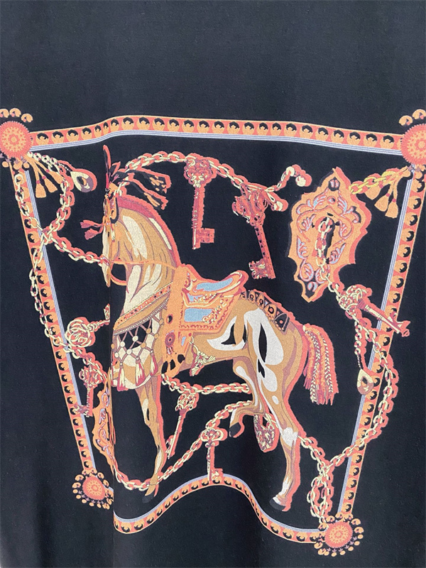 ホワイト 半袖Tシャツ HERMES スカーフ柄プリント エルメス コピー ホースモチーフ クルーネック フロントグラフィック