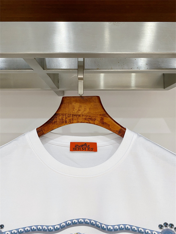 ホワイト 半袖Tシャツ HERMES スカーフ柄プリント エルメス コピー ホースモチーフ クルーネック フロントグラフィック