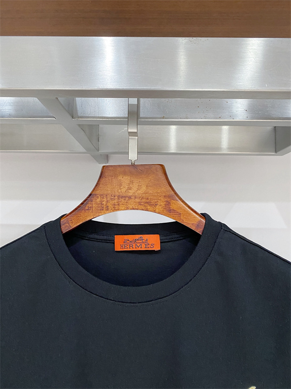 ブラック 半袖Tシャツ HERMES ホースプリント エルメス コピー サドルモチーフ クルーネック フロントグラフィック