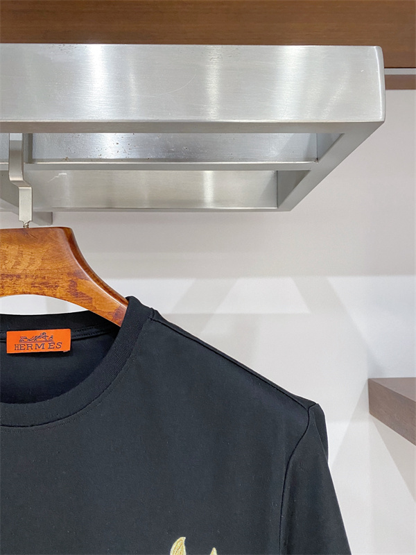 ブラック 半袖Tシャツ HERMES ホースプリント エルメス コピー サドルモチーフ クルーネック フロントグラフィック