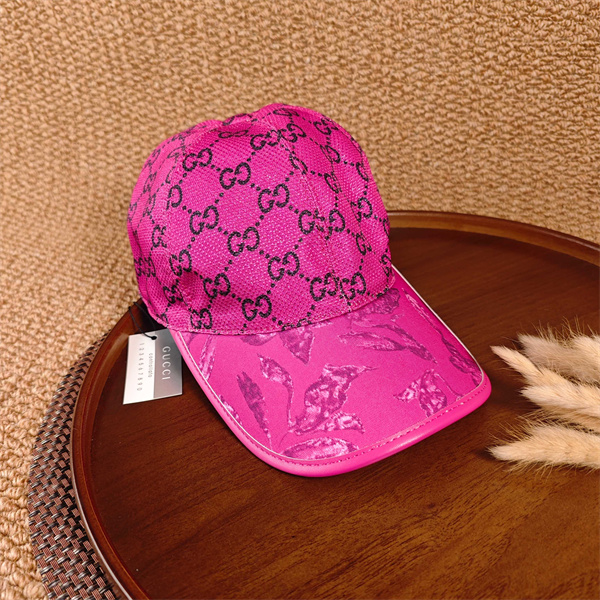 ビビッドピンク キャップ GUCCI GG総柄 グッチ コピー クリアブリム ベースボールキャップ ロゴパターン カーブつば