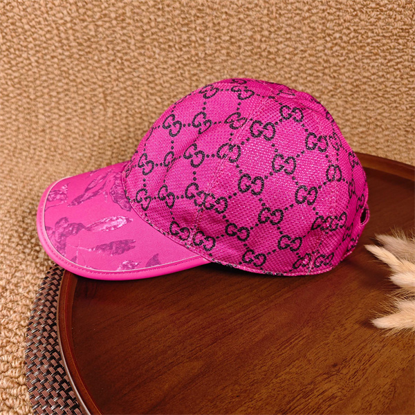 ビビッドピンク キャップ GUCCI GG総柄 グッチ コピー クリアブリム ベースボールキャップ ロゴパターン カーブつば