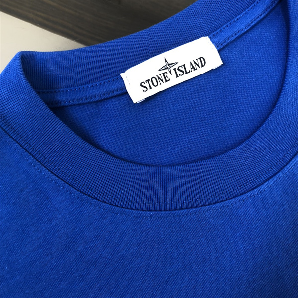 ロイヤルブルー 半袖Tシャツ Stone Island 胸元ロゴパッチ ストーンアイランド コピー クルーネック 無地ボディ カラー展開