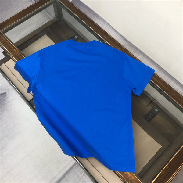 ロイヤルブルー 半袖Tシャツ Stone Island 胸元ロゴパッチ ストーンアイランド コピー クルーネック 無地ボディ カラー展開