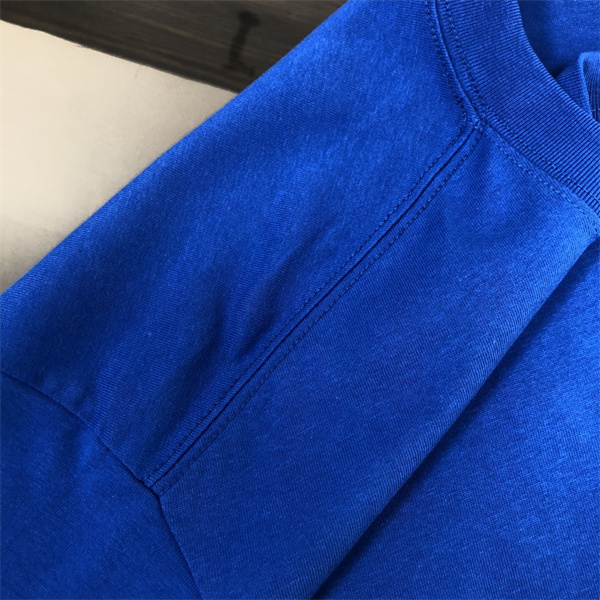 ロイヤルブルー 半袖Tシャツ Stone Island 胸元ロゴパッチ ストーンアイランド コピー クルーネック 無地ボディ カラー展開