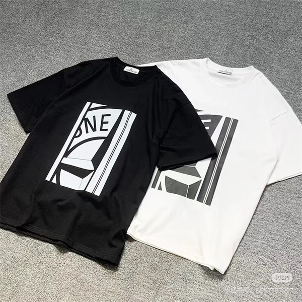 ブラック 半袖Tシャツ Stone Island フロントグラフィック ストーンアイランド コピー ホワイトプリント クルーネック ロゴデザイン