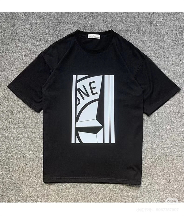 ブラック 半袖Tシャツ Stone Island フロントグラフィック ストーンアイランド コピー ホワイトプリント クルーネック ロゴデザイン