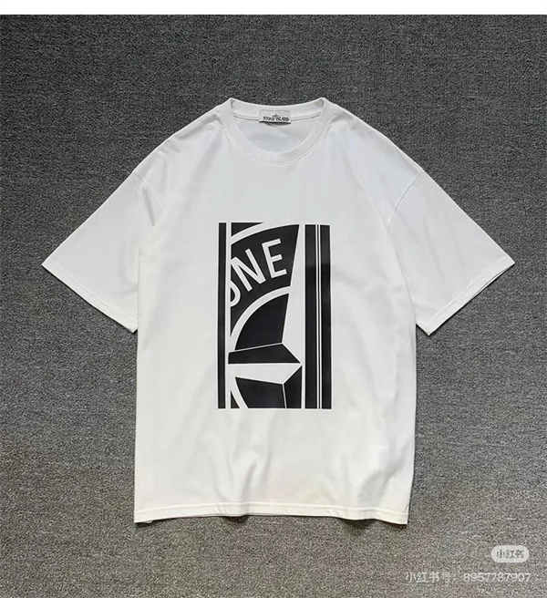 ブラック 半袖Tシャツ Stone Island フロントグラフィック ストーンアイランド コピー ホワイトプリント クルーネック ロゴデザイン