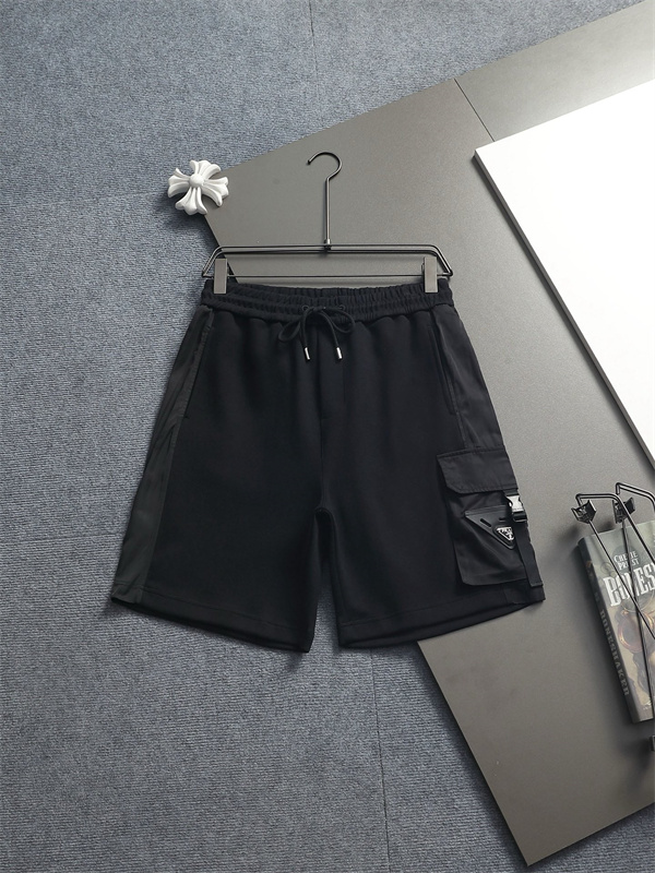 イボリー ショートパンツ PRADA サイドトライアングルロゴ プラダ コピー ドローコード付き リラックスシルエット