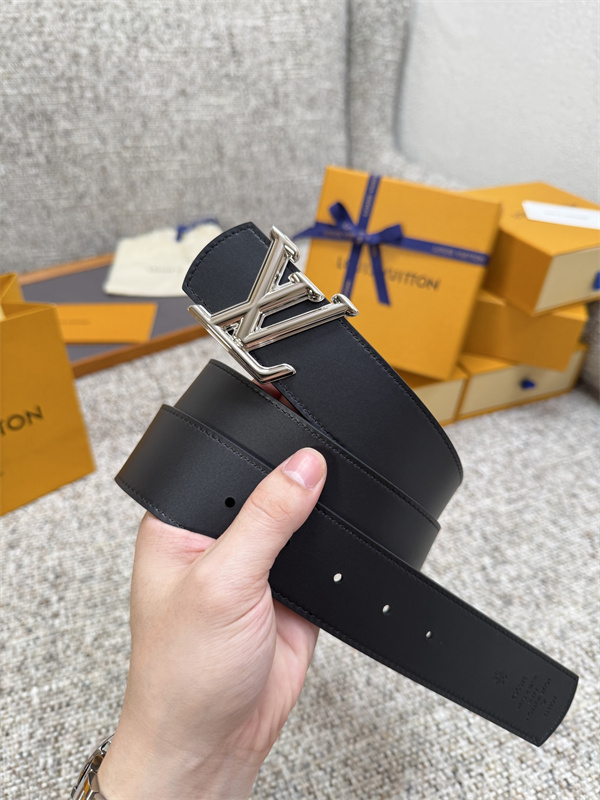 ブラック モノグラムベルト Louis Vuitton LVバックル ルイヴィトン コピー シルバー金具 レザー調 ロゴ総柄
