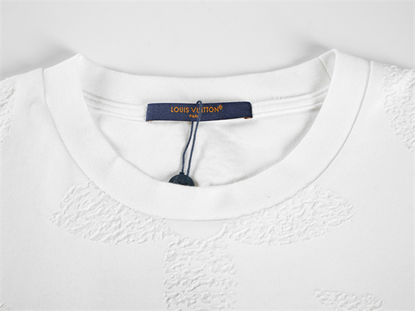 ホワイト 半袖Tシャツ Louis Vuitton エンボスモノグラム ルイヴィトン コピー 同色ロゴ総柄 クルーネック 立体素材感
