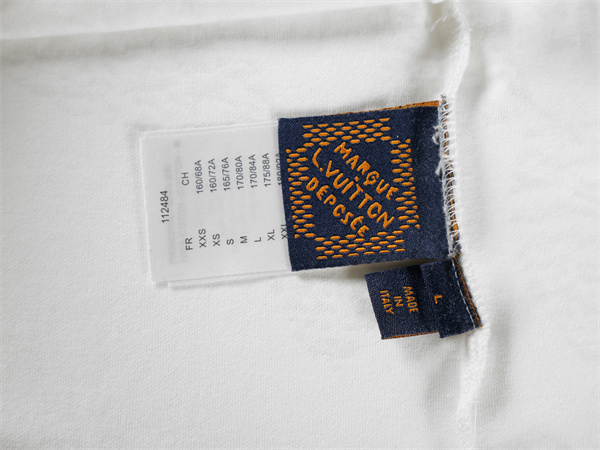 ホワイト 半袖Tシャツ Louis Vuitton エンボスモノグラム ルイヴィトン コピー 同色ロゴ総柄 クルーネック 立体素材感